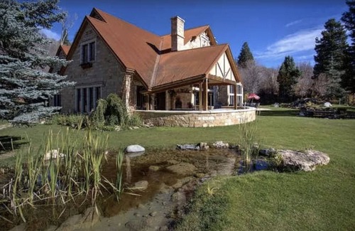 Midway House | STONEHILL LODGE, SWIM, HIKE, SKI, LUXURY
