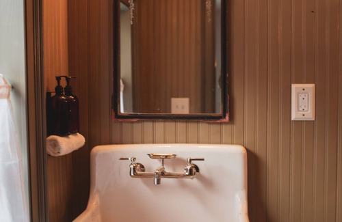 Accord Bed & Breakfast | Stonehill's Farmhouse