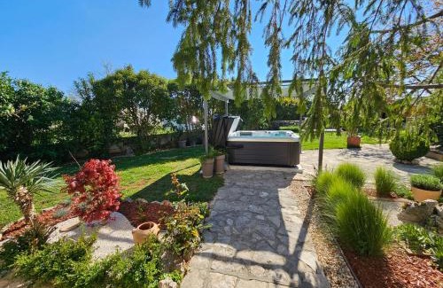 Krmed House | Stonehouse Ana with Jacuzzi Rovinj-Krmed