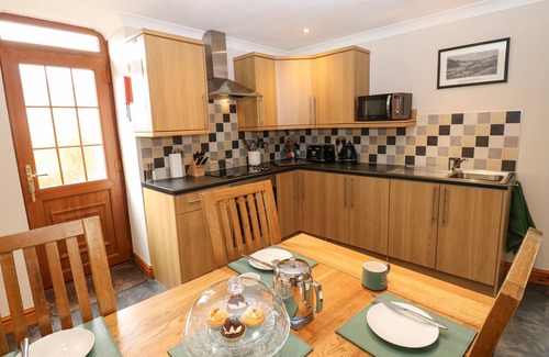 Muker Cottage | STONELEIGH COTTAGE, family friendly, with a garden in Muker