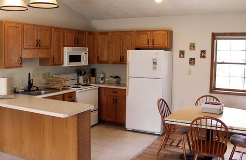 Makanda Cabin | Stones Throw from Giant City Park, Wineries, Hiking, Biking, Hunting and more.
