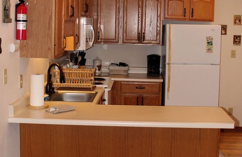 Makanda Cabin | Stones Throw from Giant City Park, Wineries, Hiking, Biking, Hunting and more.