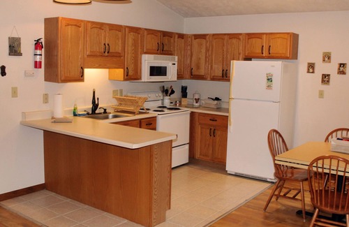Makanda Cabin | Stones Throw from Giant City Park, Wineries, Hiking, Biking, Hunting and more.