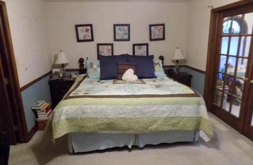 Lake Elmo House | StoneWall House Lakeside Suite