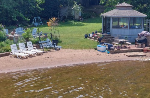 Lake Elmo House | StoneWall House Lakeside Suite