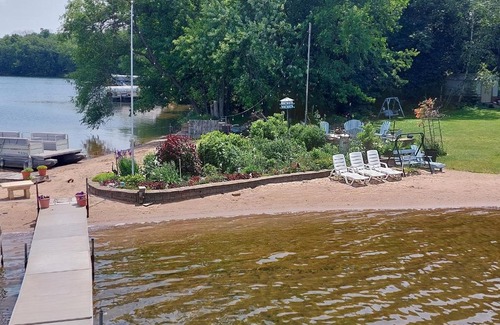 Lake Elmo House | StoneWall House Lakeside Suite