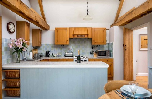 Maugersbury Cottage | STONEWELL COTTAGE, pet friendly, with a garden in Stow-On-The-Wold