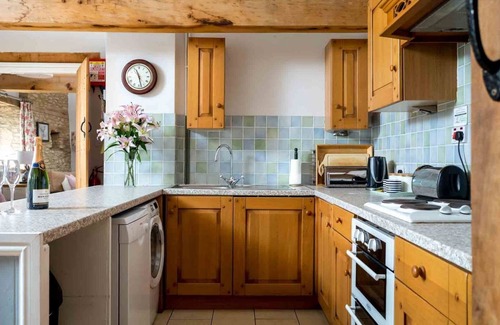 Maugersbury Cottage | STONEWELL COTTAGE, pet friendly, with a garden in Stow-On-The-Wold