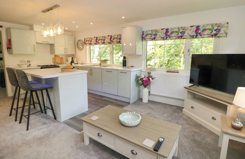 Cauldon Low Cottage | STONEY ROCK LODGE, romantic, character holiday cottage in Waterhouses
