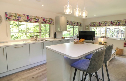 Cauldon Low Cottage | STONEY ROCK LODGE, romantic, character holiday cottage in Waterhouses