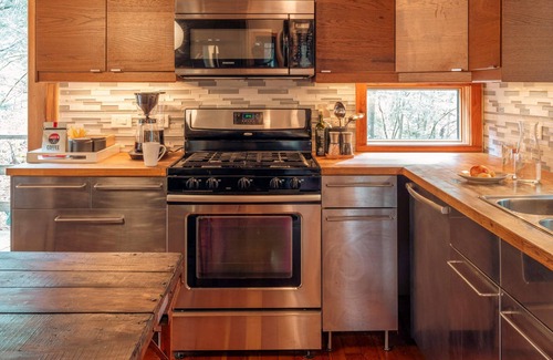 Lanesville House | Stony Clove by Summer - Artisan Cottage with Hot Tub