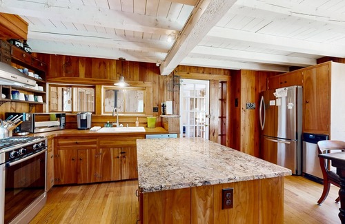 Lyndon Center House | StonyBrook Falls: Newly Renovated 50-Acre Retreat (Waterfall View, Dog Friendly)