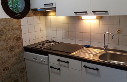Les Arenes Apartment | STOP-CANET-PLAGE-F2 RDC-4P. Parking-courtyard-10mn beach - ideal for children)