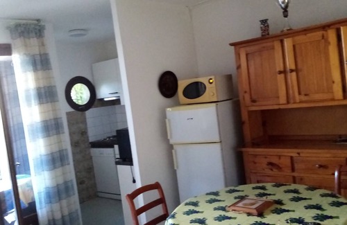 Les Arenes Apartment | STOP-CANET-PLAGE-F2 RDC-4P. Parking-courtyard-10mn beach - ideal for children)