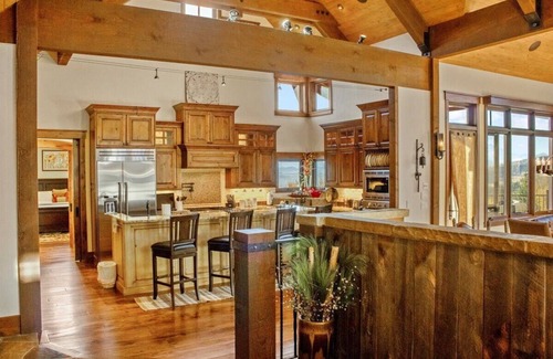 Three Peaks House | Stop here for a Spectacular Family Vacay, Hot tub and more!