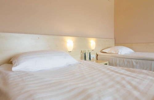 Sinpetru Hotel | Stop Hotel