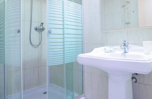 Sinpetru Hotel | Stop Hotel