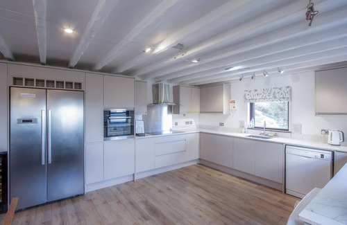 Llangennith House | Stormy Castle - 6 Bedroom Sleeps 14 - Llangennith