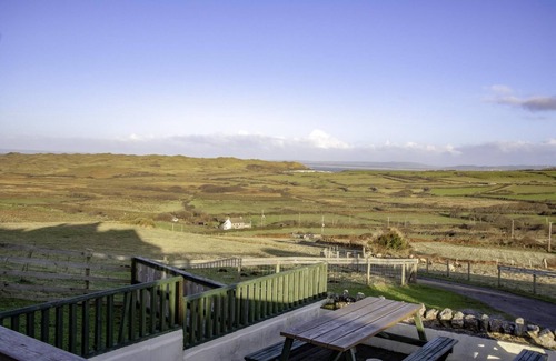 Llangennith House | Stormy Castle - 6 Bedroom Sleeps 14 - Llangennith