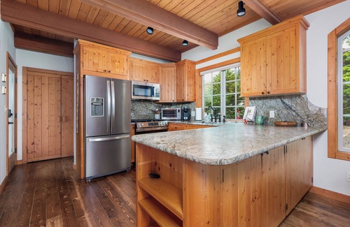 Lincoln City Cottage | Storybook Cottage-New- Walk to beach/shops, multi-generational, girls getaways