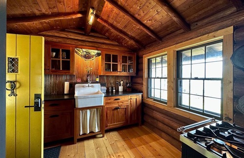 Lutsen Cabin | Storybook Northwoods Log Cabin on Lake Superior between Lutsen and Grand Marais