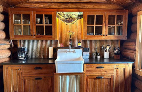 Lutsen Cabin | Storybook Northwoods Log Cabin on Lake Superior between Lutsen and Grand Marais