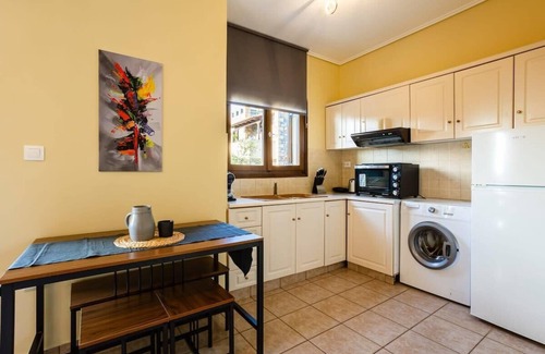 Lefktro Apartment | Stoupa Oasis - Spitiko Garden Getaway