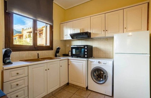 Lefktro Apartment | Stoupa Oasis - Spitiko Garden Getaway