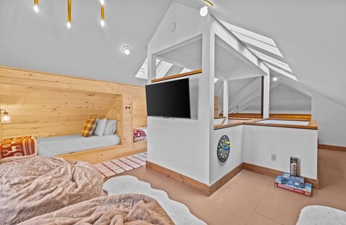 Moscow House | Stowe Secluded Carriage House in the Woods