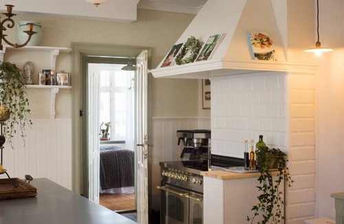 Lysekil Hotel | Strandflickornas Annex Gula Villan