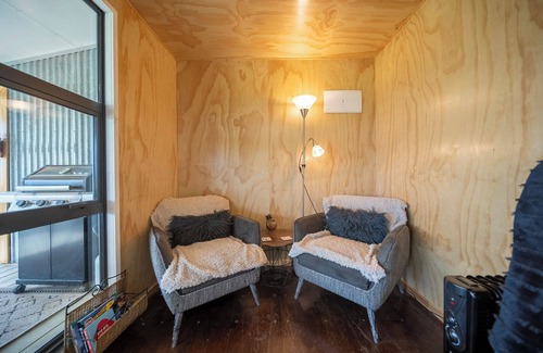 Benmore House | Strathvale River Cottage - Winton Holiday Home