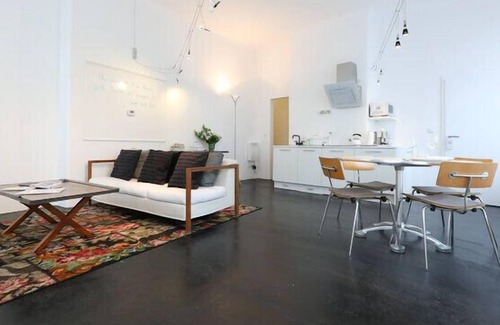 Landstrasse Apartment | Streetview Wien – First Class Apartment at Belvedere Palace – 60sqm