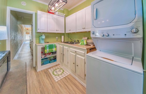 Kilmarnock Apartment | Stroll Into Town: Cozy Apartment in Kilmarnock