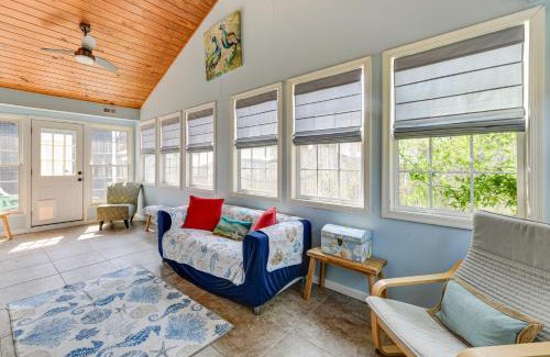 Colonial Beach House | Stroll, Shop and Dine Cozy Colonial Beach Bungalow
