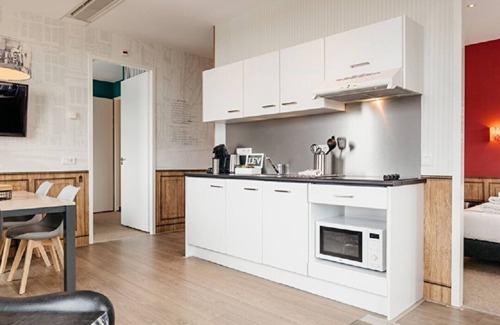 Bedrijventerrein Sloterdijk Apartment | Stroll to Sloterdijk Station, 55sqmt 2-bedroom space
