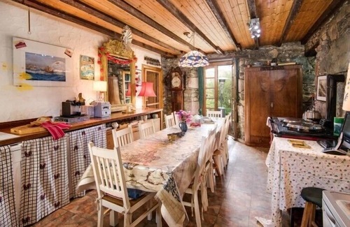 Kilcreggan Cottage | STRONE HOUSE, pet friendly, with hot tub in Helensburgh