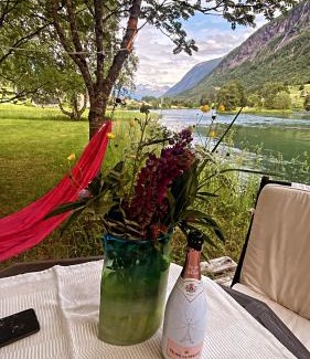 Stryn Apartment | Stryn 3 bedrooms 2 bathrooms River view