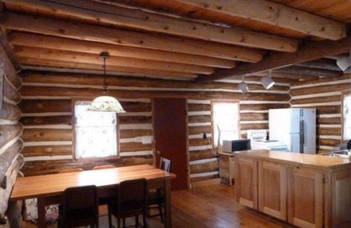 North Algona Wilberforce Cottage | Stuart Log Cottage 3 Season Rental - Eganville