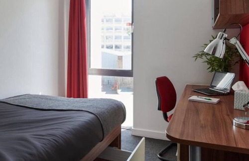 Coventry Apartment | Student Only - Pleasant room near Coventry transport museum