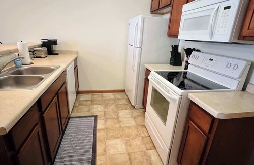 Oregon Apartment | Studio 104 at Foxboro
