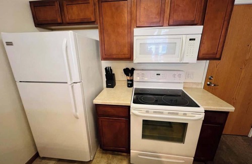 Oregon Apartment | Studio 104 at Foxboro
