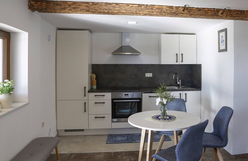 Dravograd Apartment | Studio 1111 with Sauna & Hot Tub