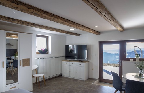 Dravograd Apartment | Studio 1111 with Sauna & Hot Tub