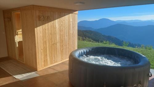 Dravograd Apartment | Studio 1111 with Sauna & Hot Tub