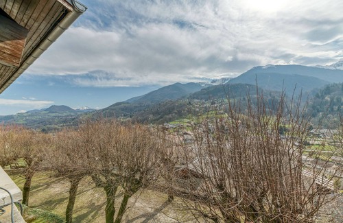 Arvillard Apartment | Studio '214' with shared pool, shared terrace and Wi-Fi