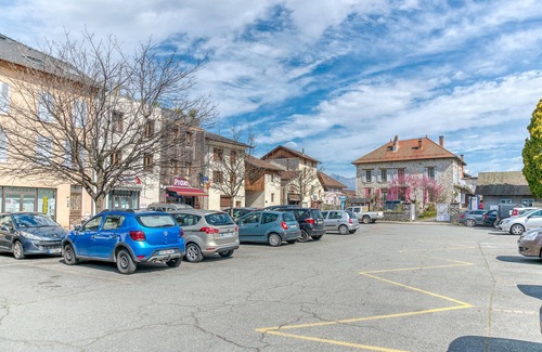 Arvillard Apartment | Studio '303' with Shared Pool, Shared Terrace and Wi-Fi