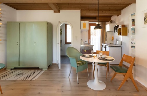 Prien am Chiemsee Apartment | Studio 40 qm mit 1 Zimmer für Maximal 2 Personen und Terrasse
