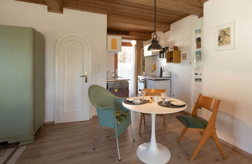 Prien am Chiemsee Apartment | Studio 40 qm mit 1 Zimmer für Maximal 2 Personen und Terrasse