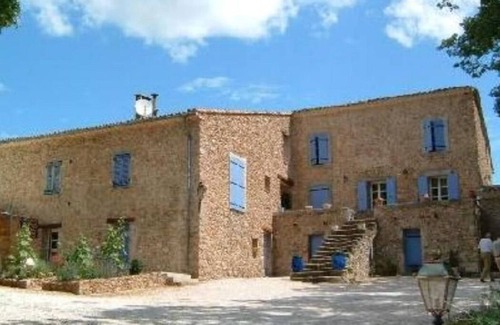 Signes Apartment | Studio 5 in a charming building, swimming pool in the middle of vineyards
