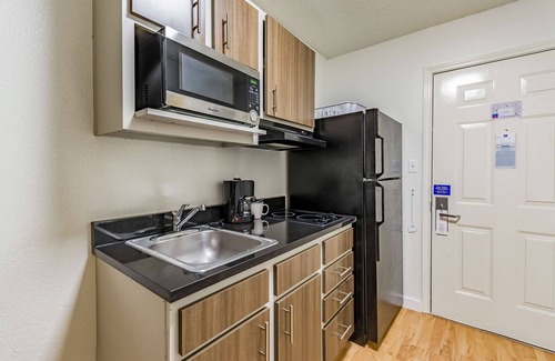 Northwest Dallas Hotel | Studio 6 Dallas, TX